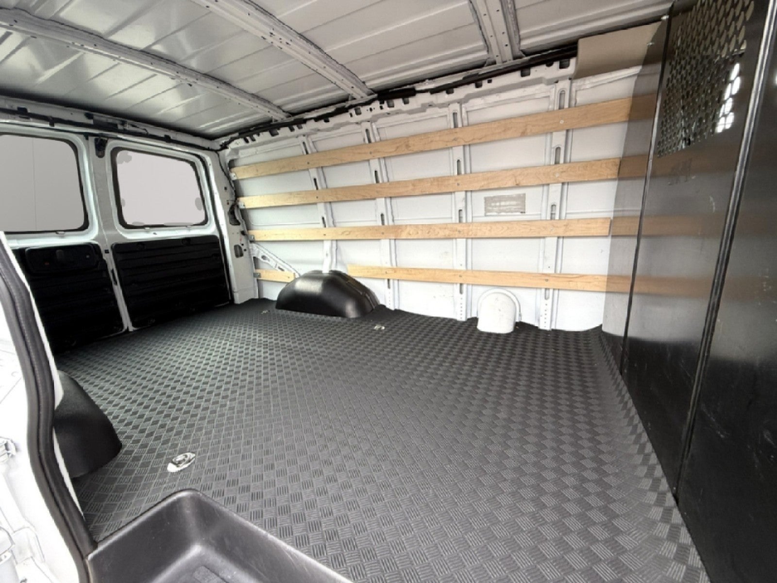 2024 Chevrolet Express Cargo 2500 WT