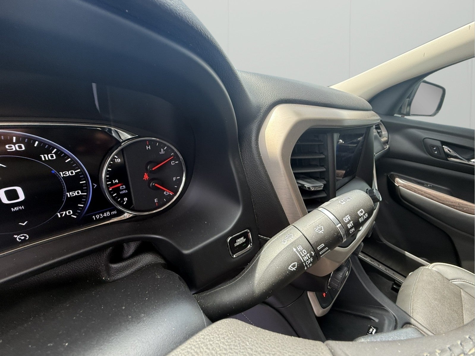 2022 GMC Acadia Denali