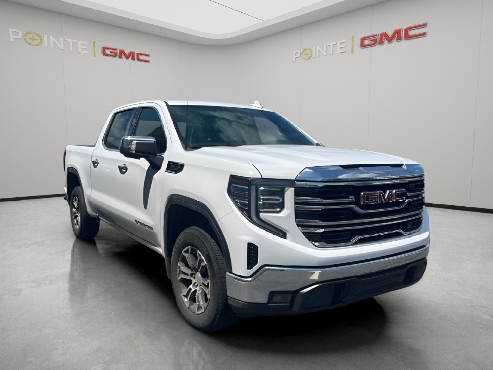 2025 GMC Sierra 4WD Crew Cab Short Box SLT's photo