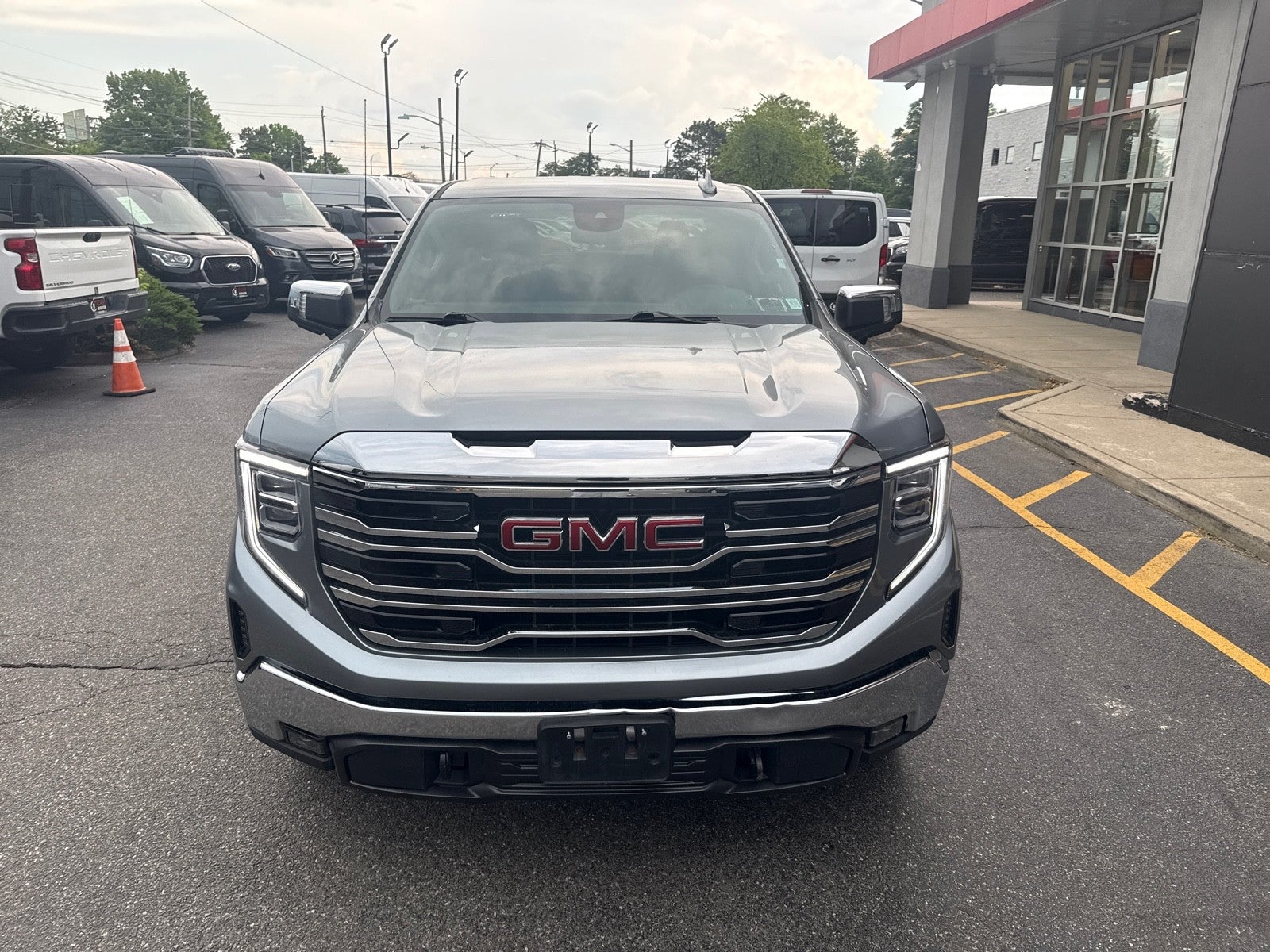 2025 GMC Sierra 1500 SLT