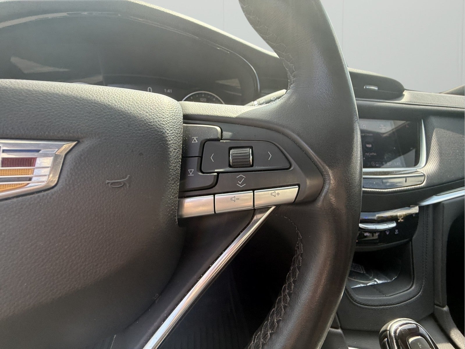 2025 Cadillac XT6 Luxury
