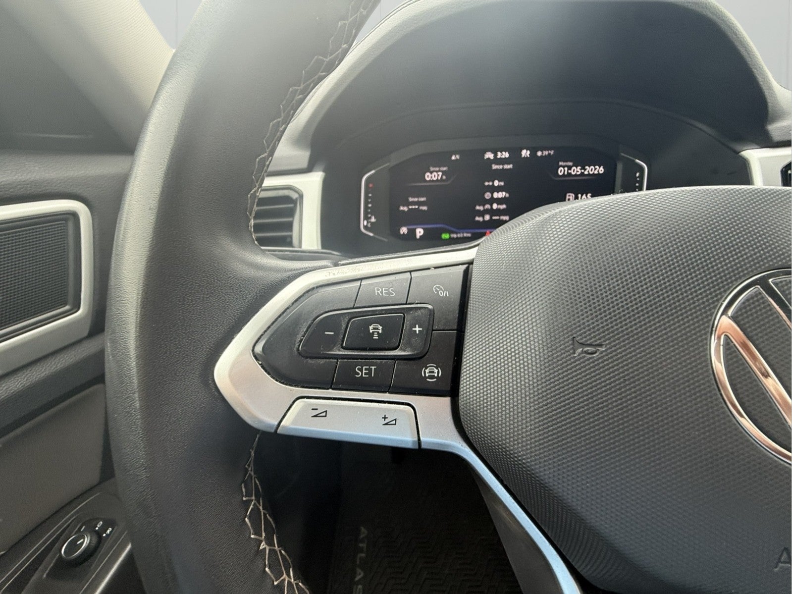 2023 Volkswagen Atlas 3.6L V6 SE w/Technology