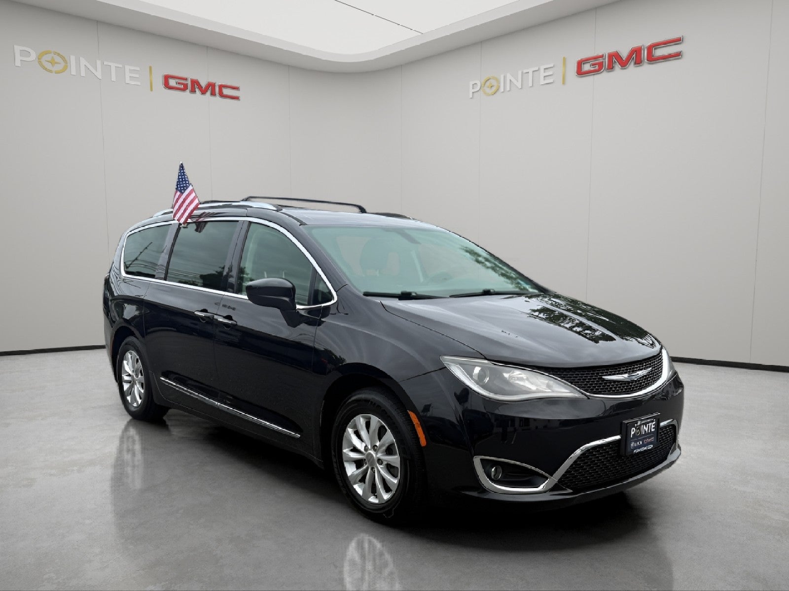 2018 Chrysler Pacifica Touring L's photo