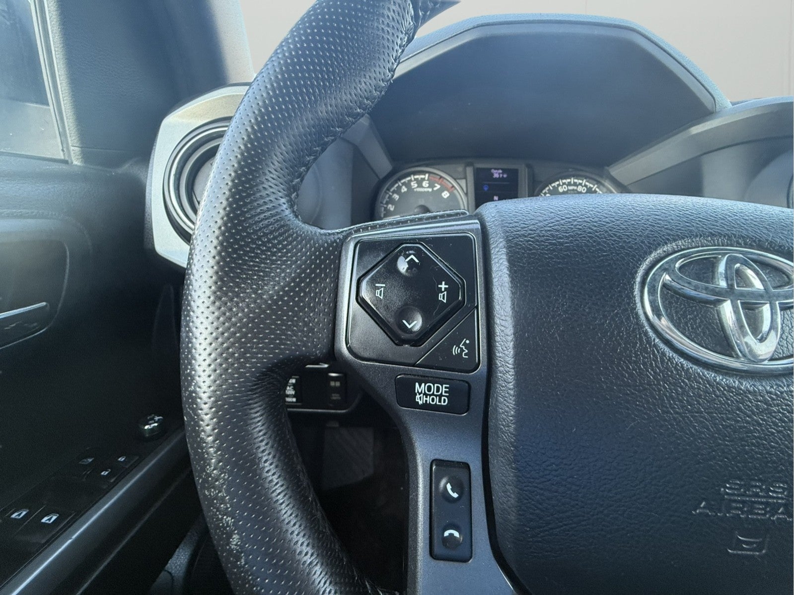 2016 Toyota Tacoma SR