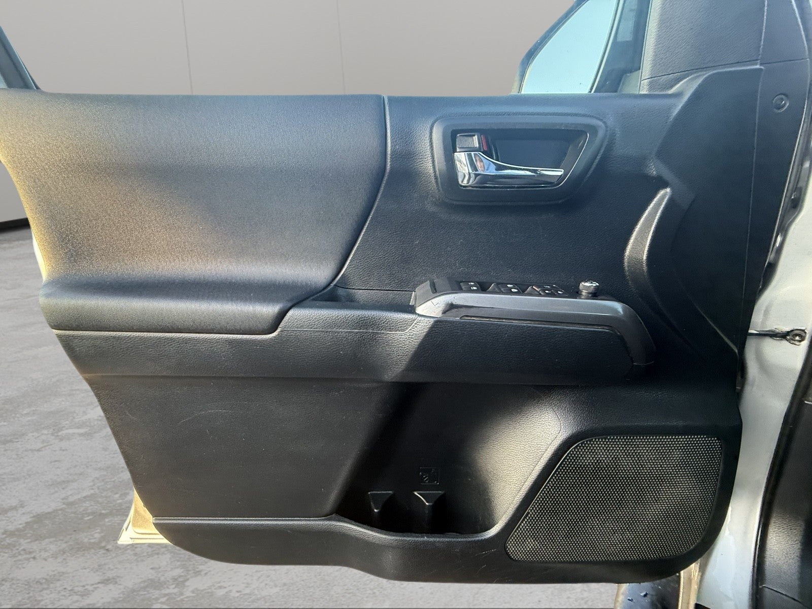 2016 Toyota Tacoma SR