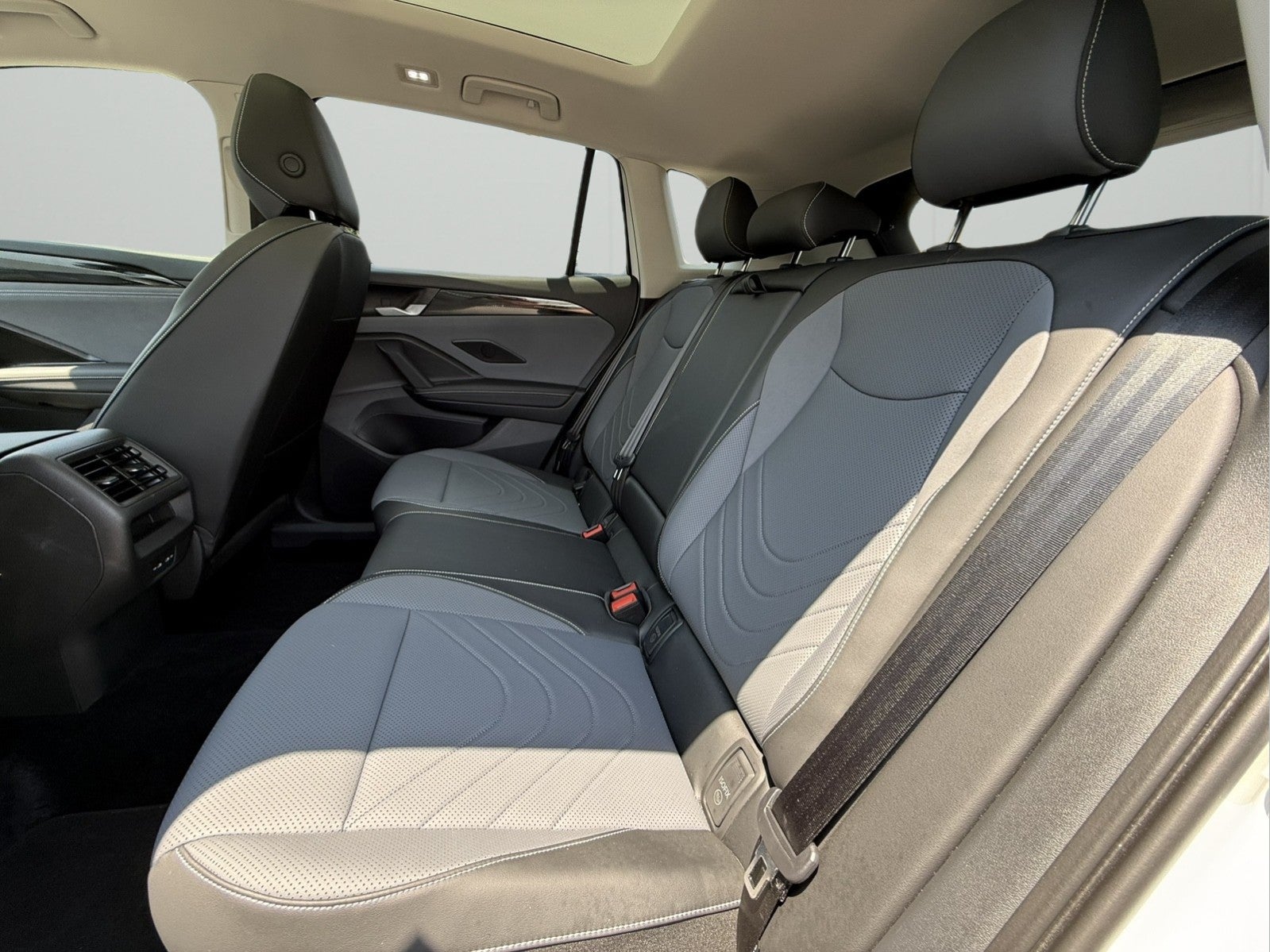 2025 Volkswagen Tiguan SE