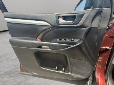 2019 Toyota Highlander SE