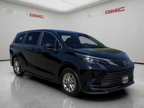 2025 Toyota Sienna LE