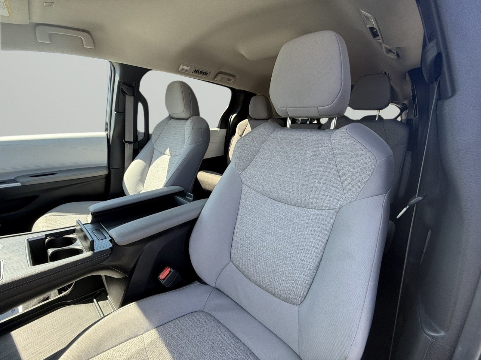 2025 Toyota Sienna LE
