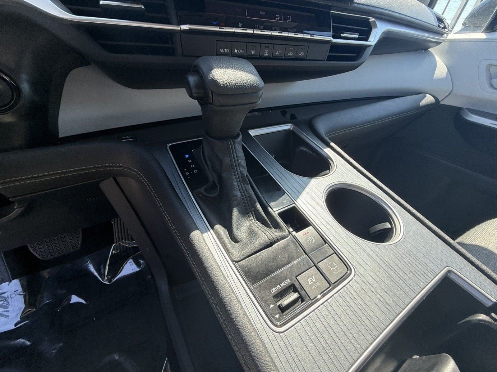 2025 Toyota Sienna LE