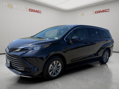2025 Toyota Sienna LE