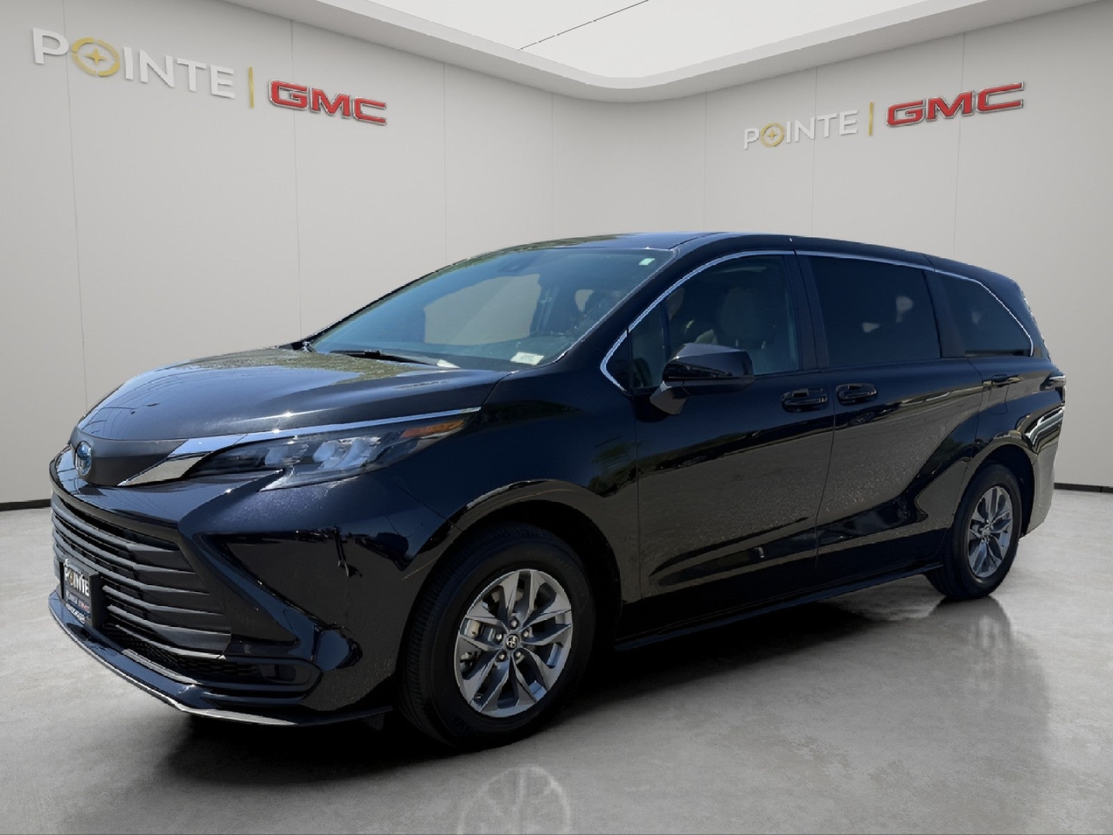 2025 Toyota Sienna LE