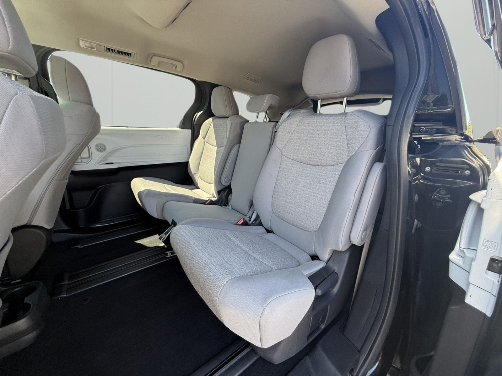 2025 Toyota Sienna LE