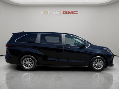 2025 Toyota Sienna LE