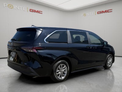 2025 Toyota Sienna LE