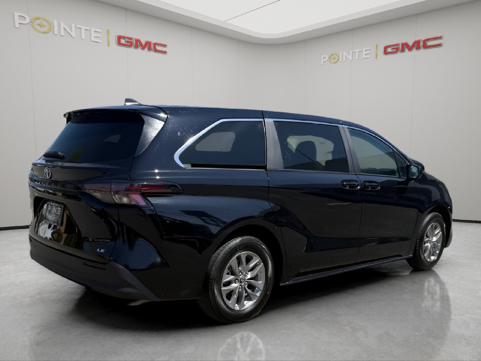 2025 Toyota Sienna LE