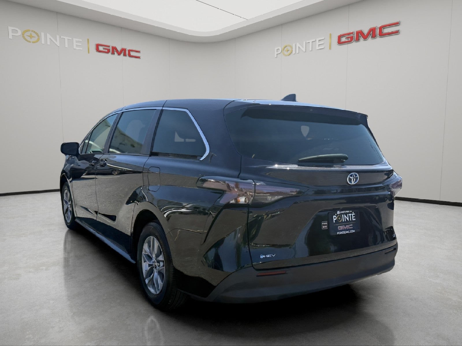 2025 Toyota Sienna LE