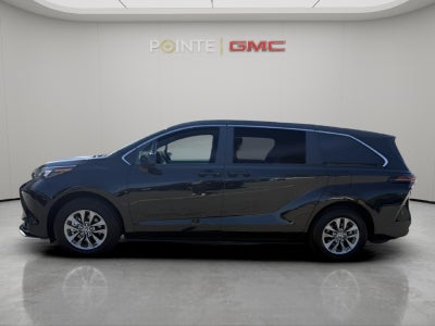 2025 Toyota Sienna LE