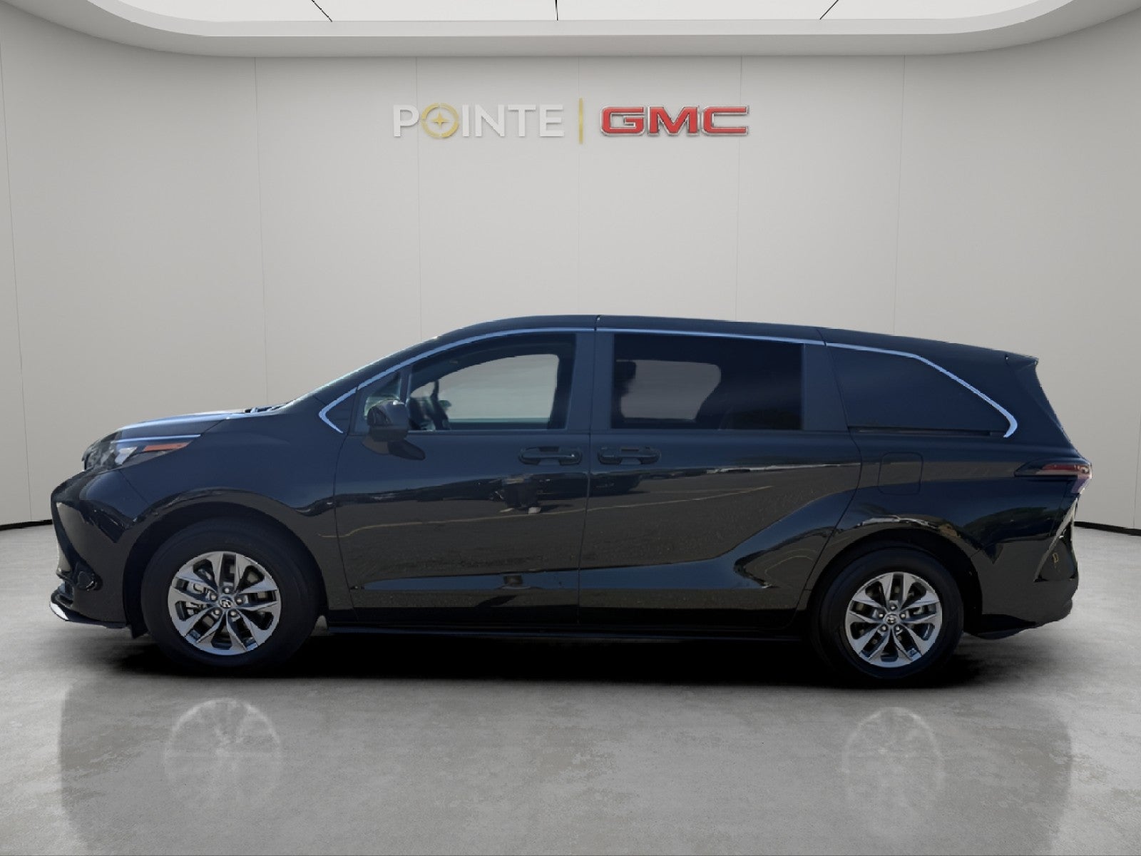 2025 Toyota Sienna LE