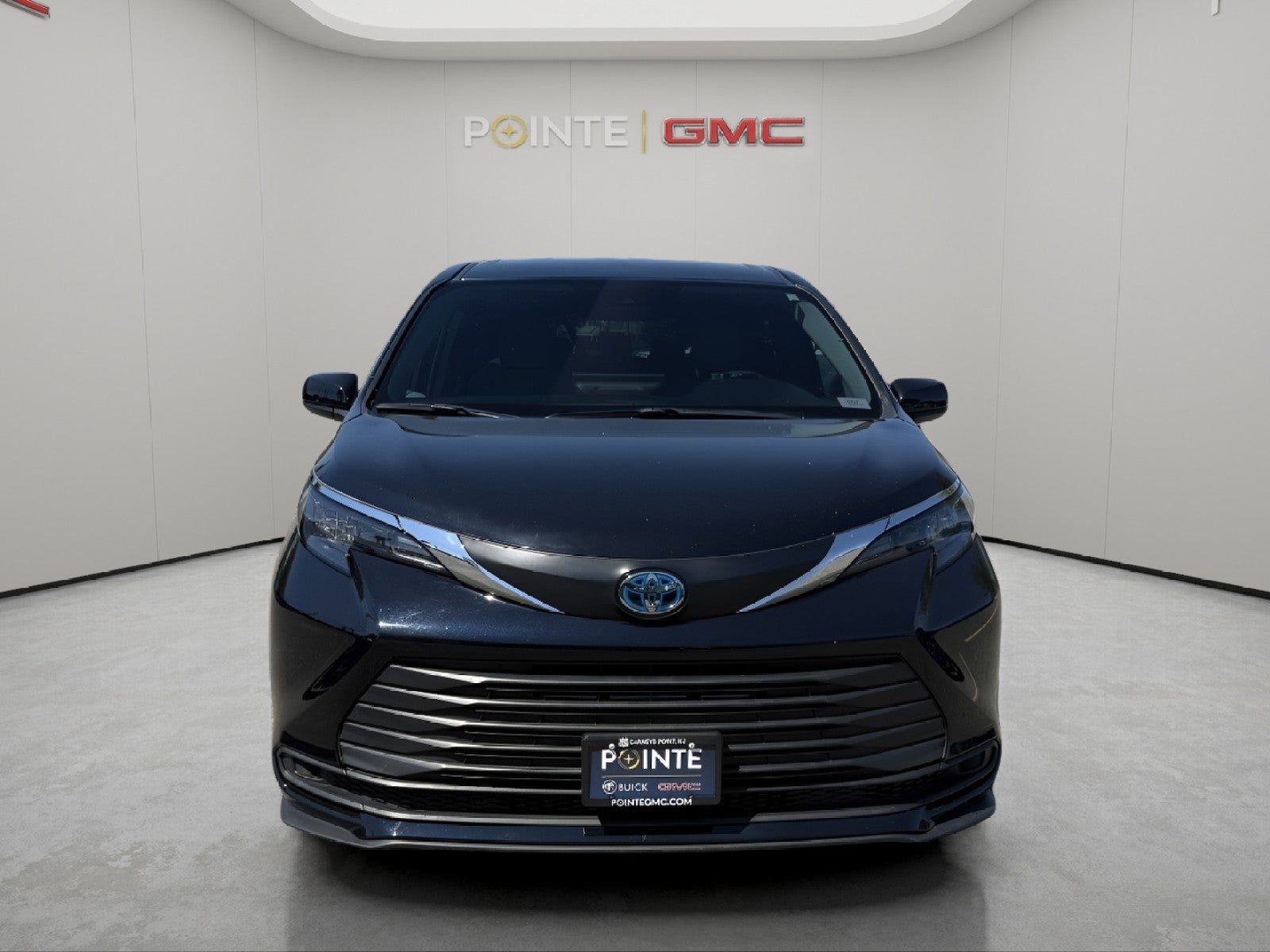 2025 Toyota Sienna LE