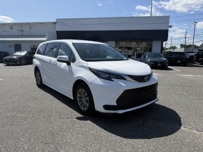 2025 Toyota Sienna LE
