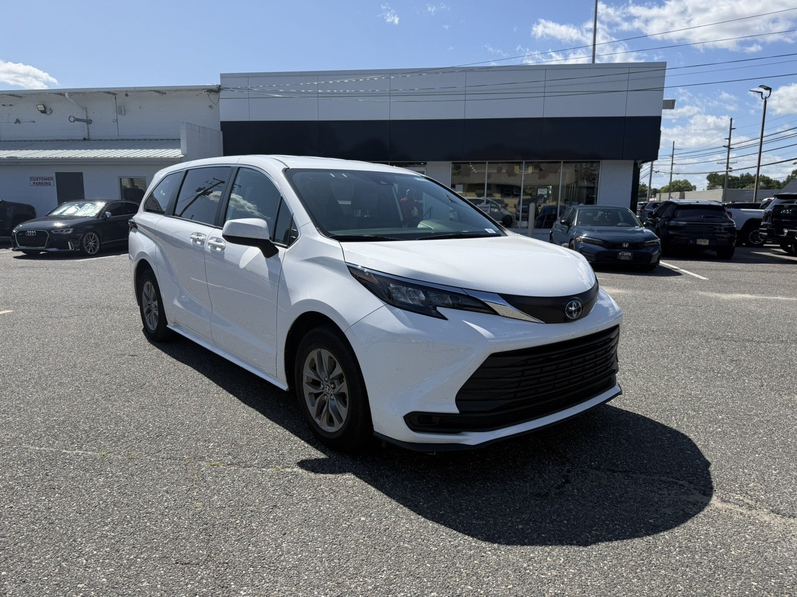 2025 Toyota Sienna LE