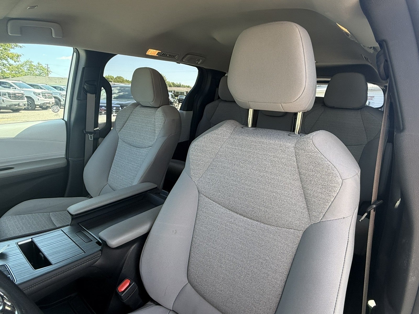 2025 Toyota Sienna LE