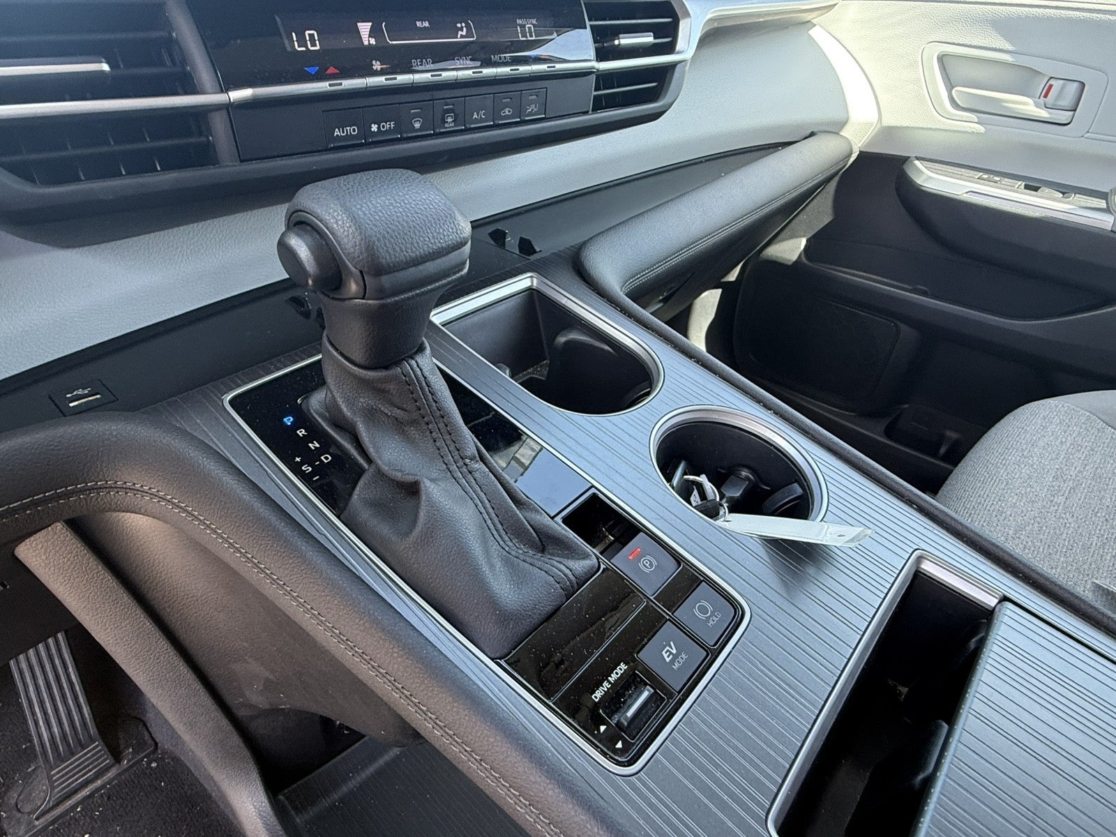 2025 Toyota Sienna LE