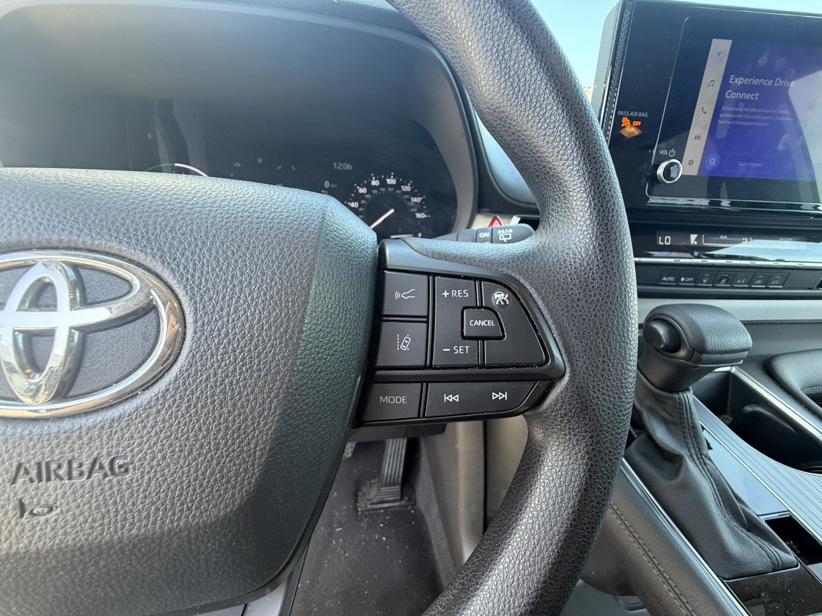 2025 Toyota Sienna LE