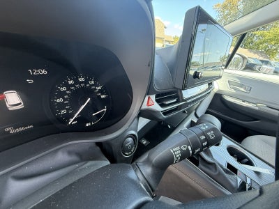 2025 Toyota Sienna LE