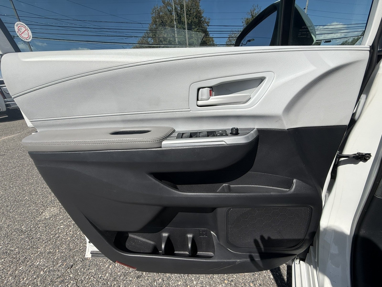 2025 Toyota Sienna LE