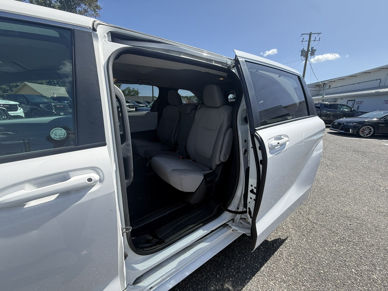 2025 Toyota Sienna LE