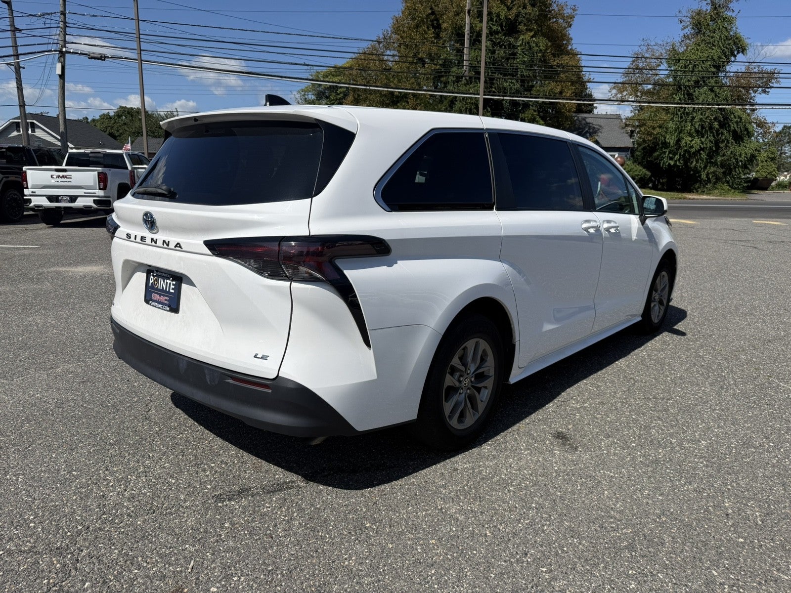 2025 Toyota Sienna LE