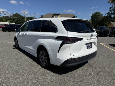 2025 Toyota Sienna LE