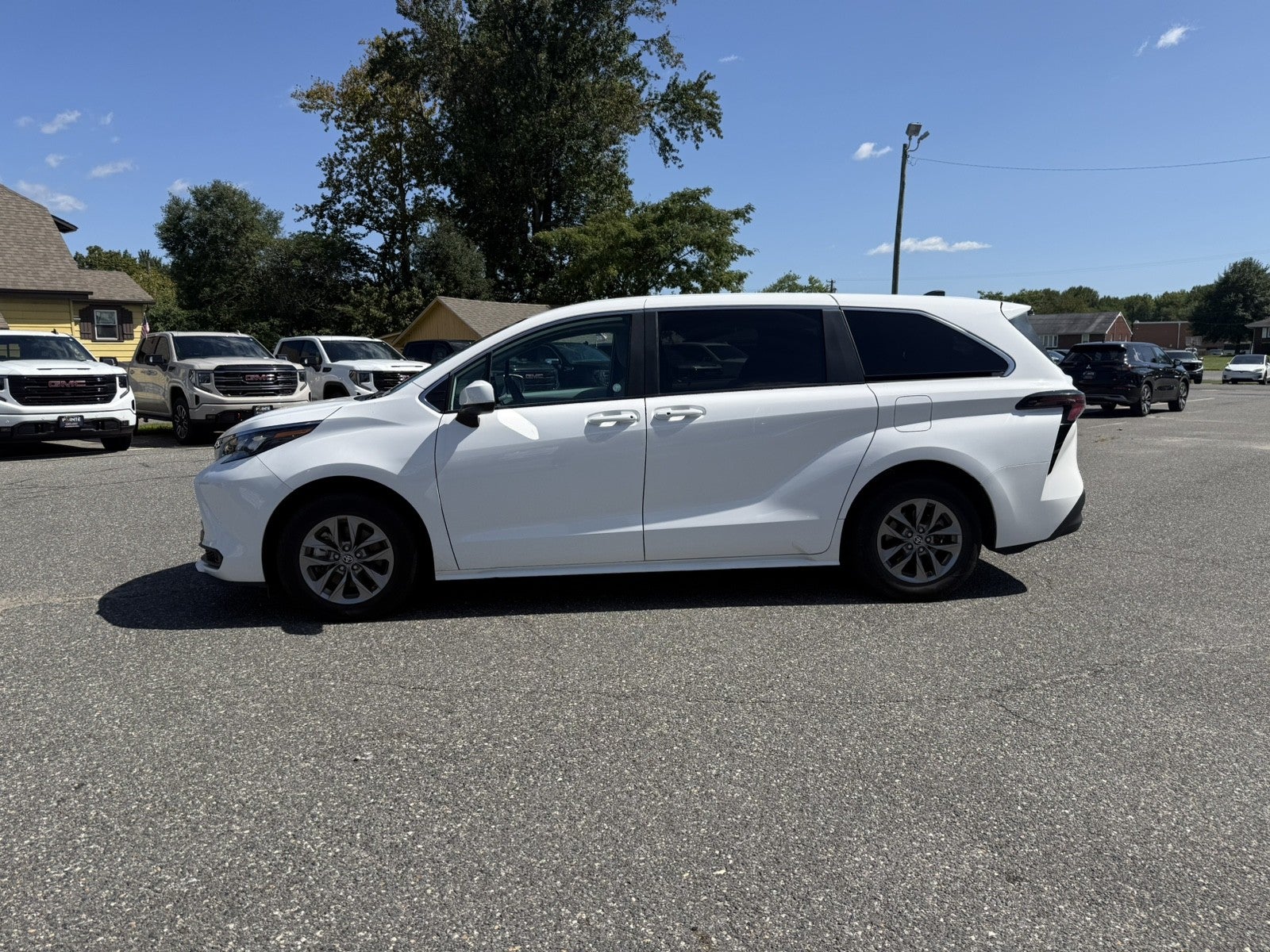 2025 Toyota Sienna LE