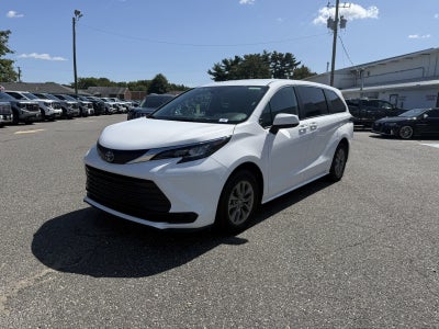 2025 Toyota Sienna LE