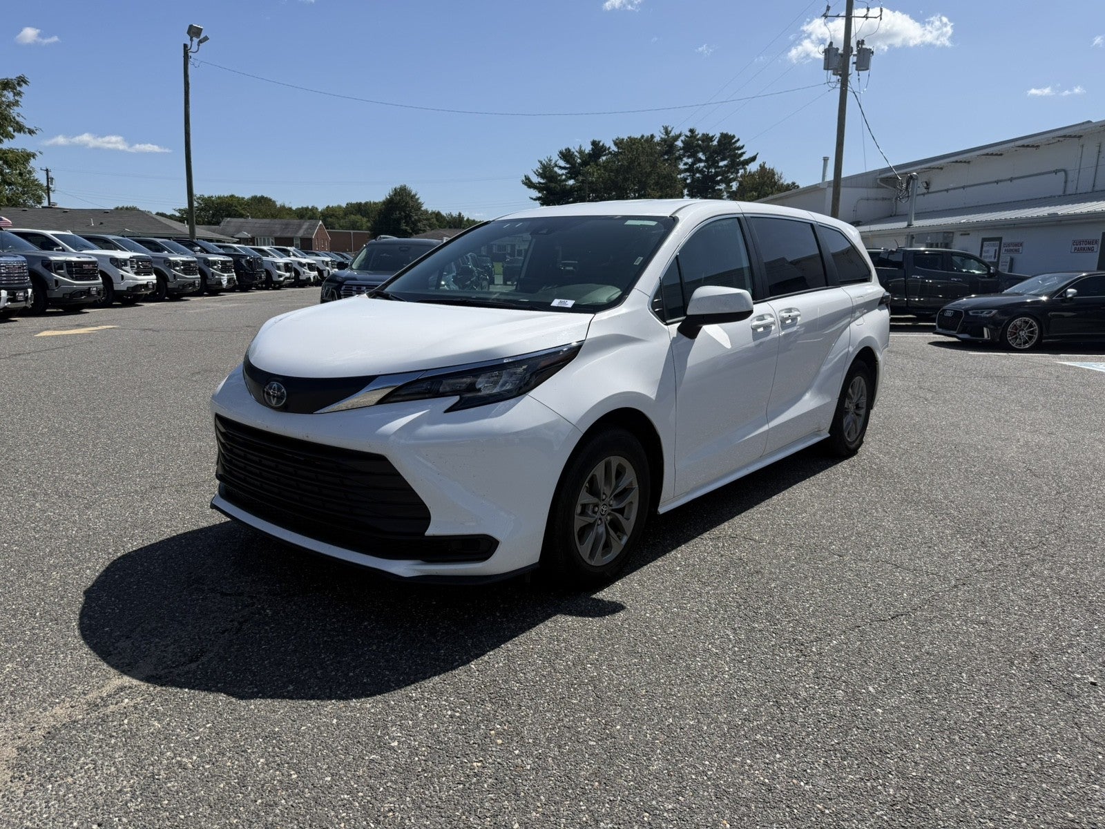 2025 Toyota Sienna LE