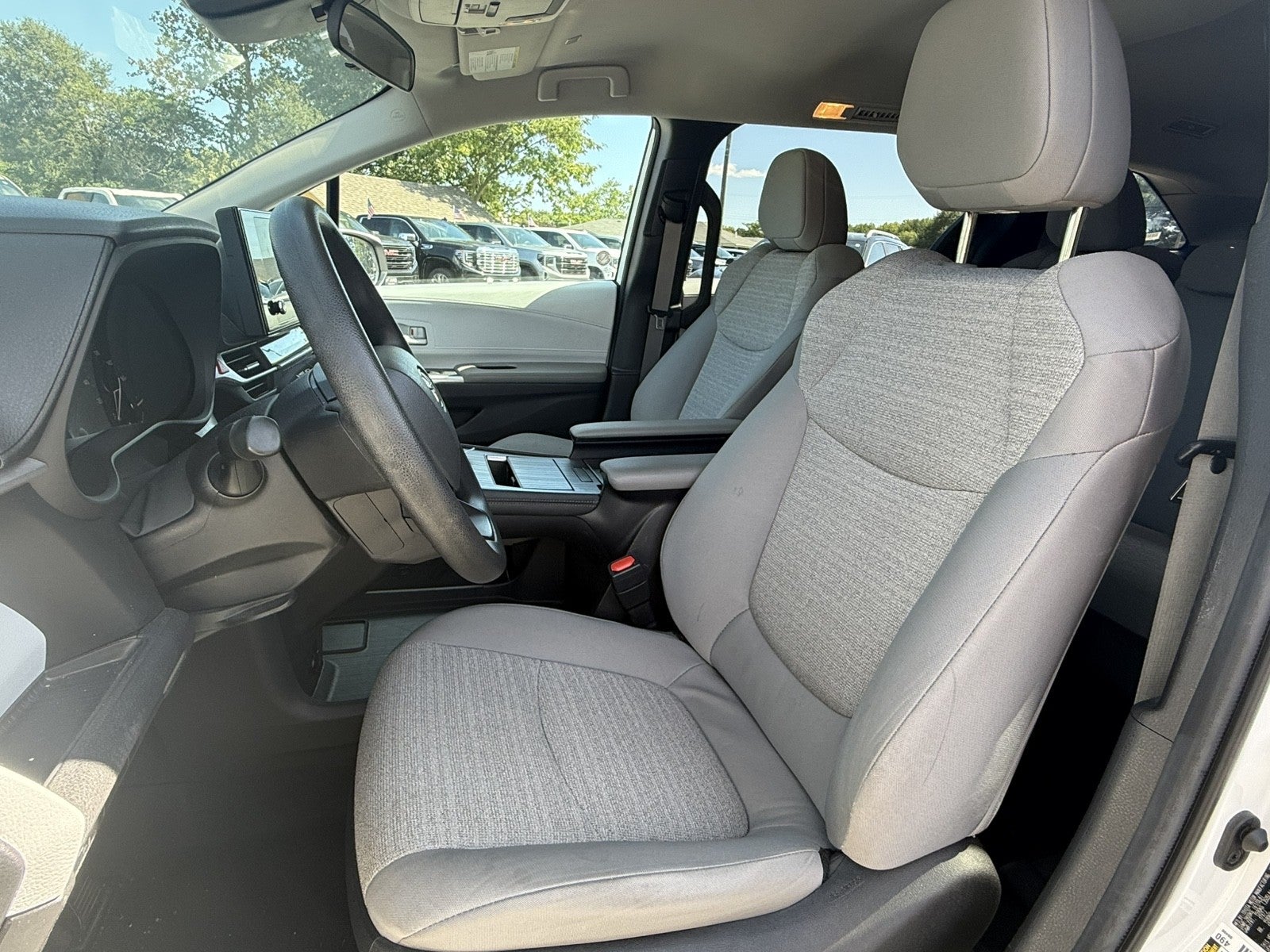 2025 Toyota Sienna LE