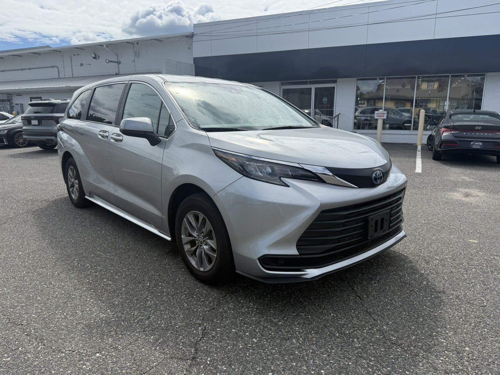 2025 Toyota Sienna LE