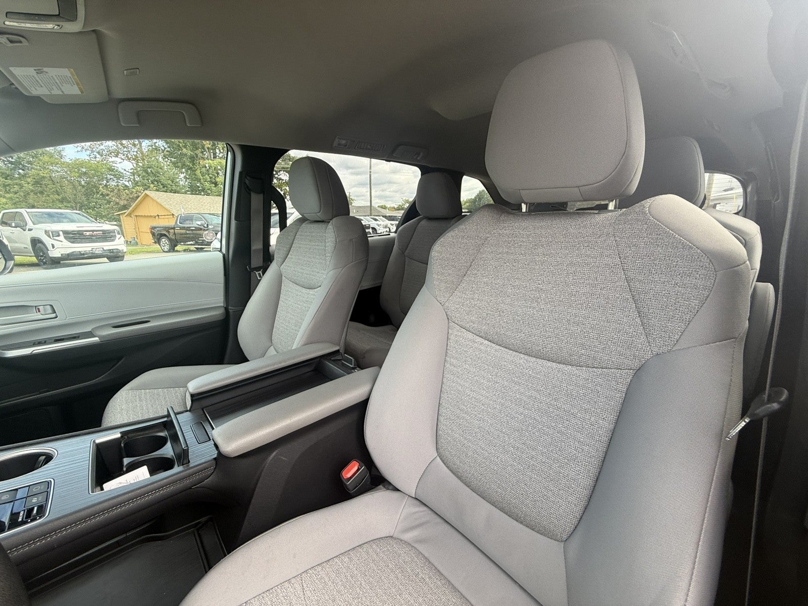 2025 Toyota Sienna LE