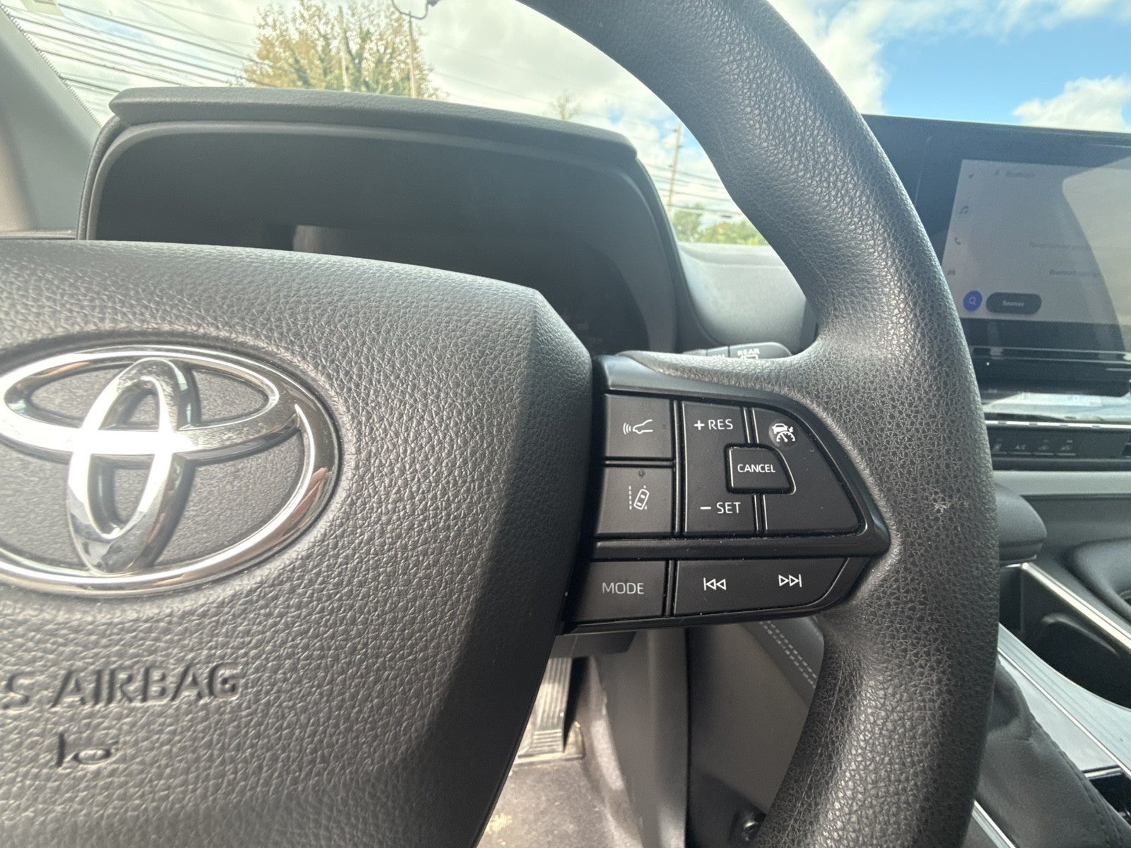 2025 Toyota Sienna LE
