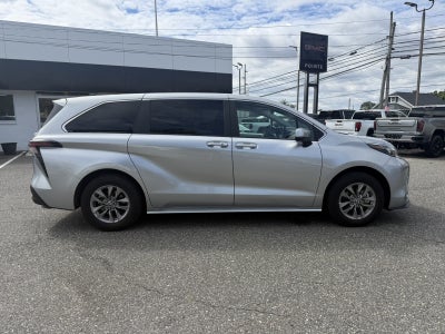 2025 Toyota Sienna LE