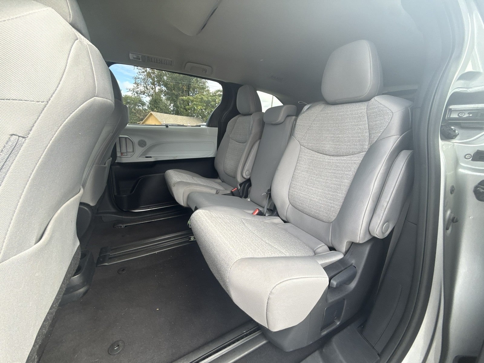 2025 Toyota Sienna LE