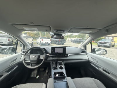 2025 Toyota Sienna LE