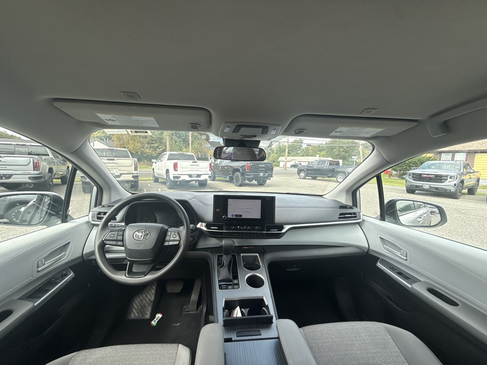 2025 Toyota Sienna LE