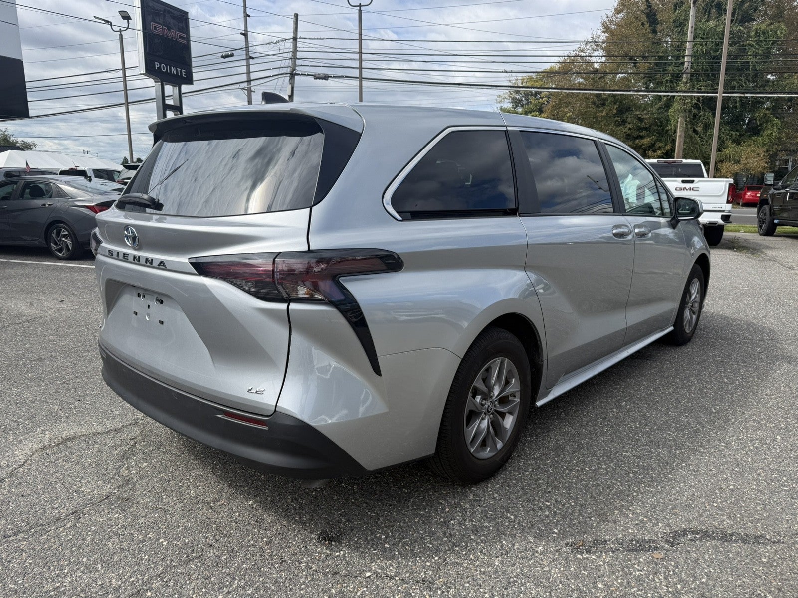 2025 Toyota Sienna LE