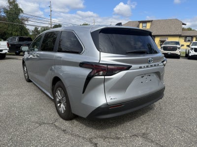2025 Toyota Sienna LE
