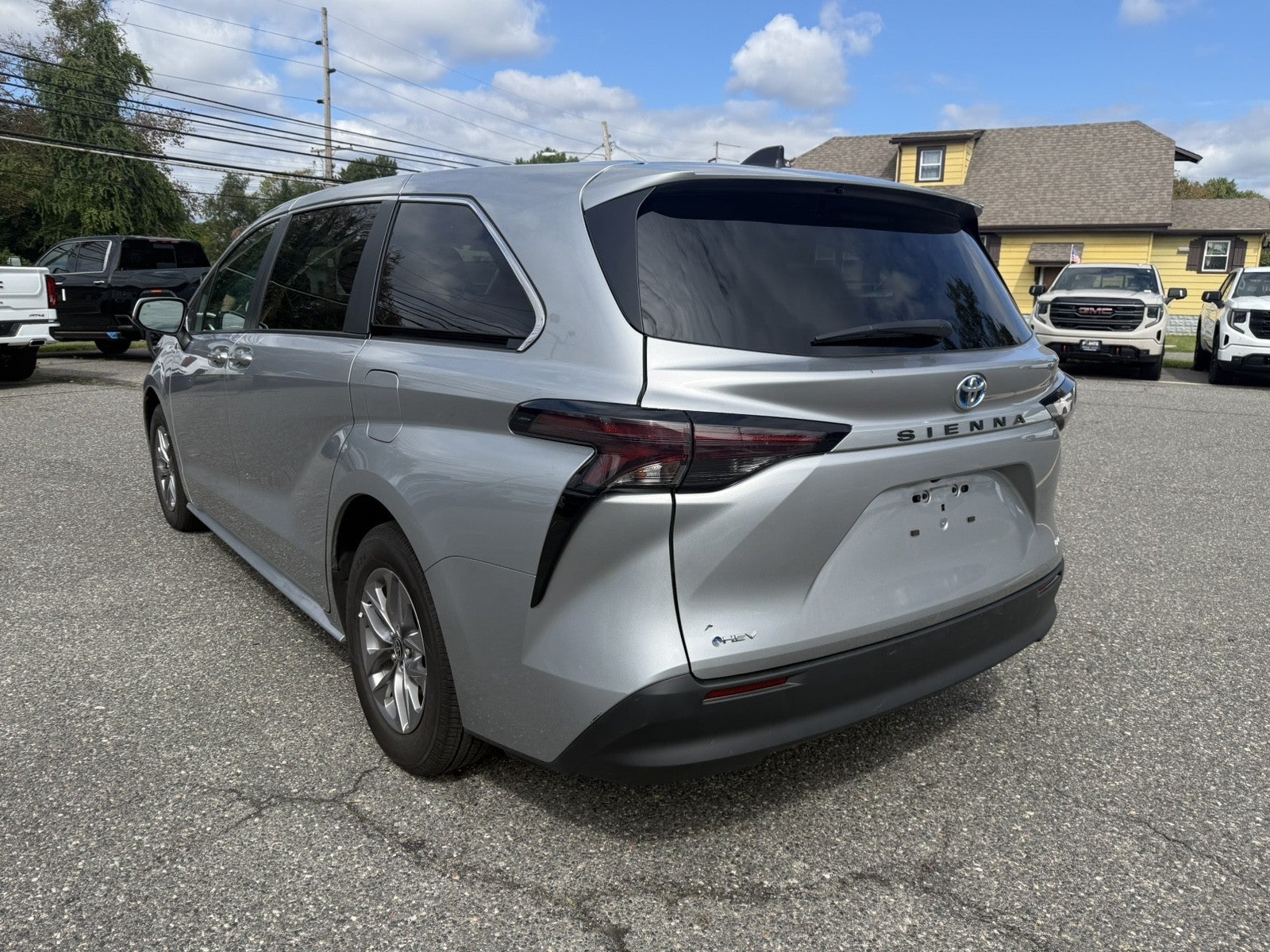 2025 Toyota Sienna LE