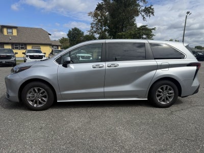 2025 Toyota Sienna LE