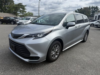 2025 Toyota Sienna LE